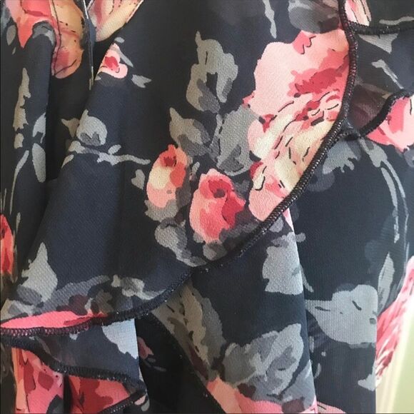 Converse Ruffled Floral Chiffon blouse - Picture 3 of 4